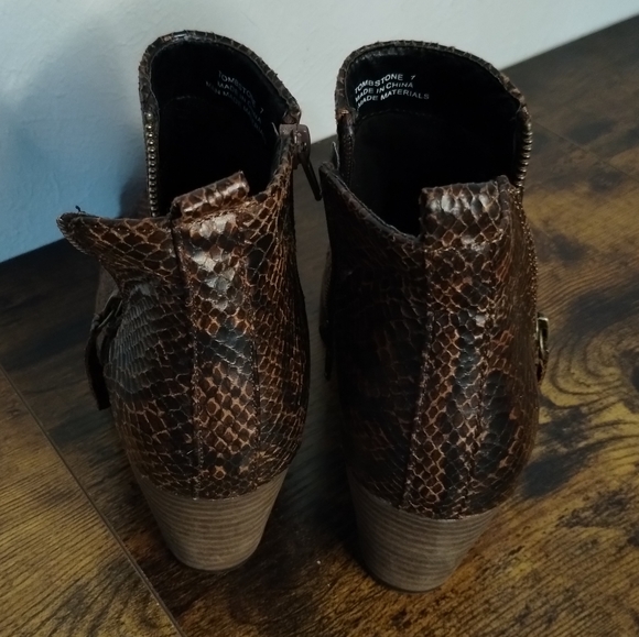 Boots - Picture 3 of 4